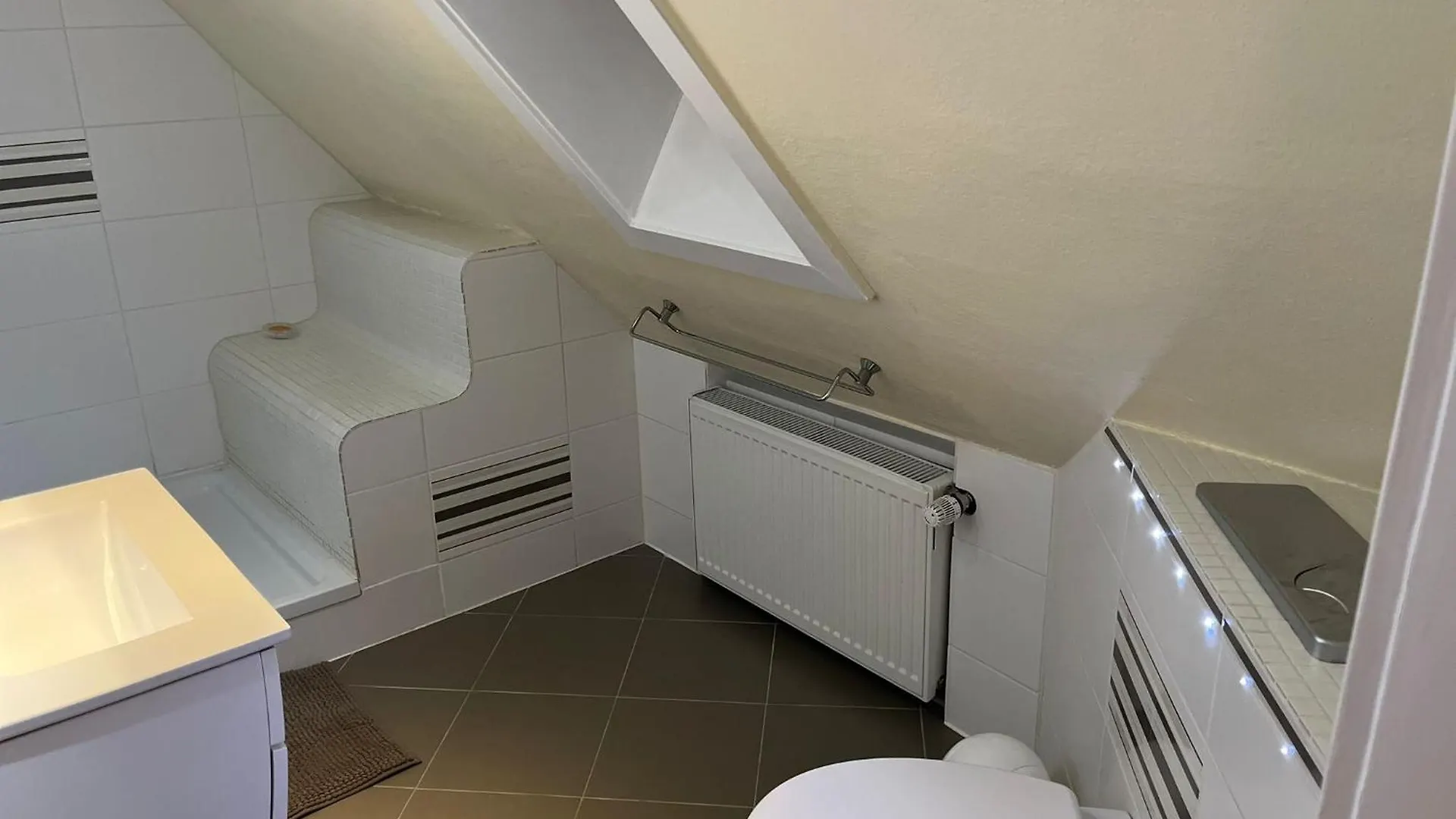 Apartment Fuer 5 Personen Mit Gartennutzung - Messezimmer Hannover